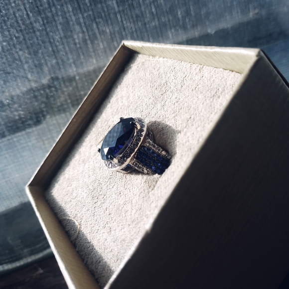 Blue ring - Picture 2 of 2